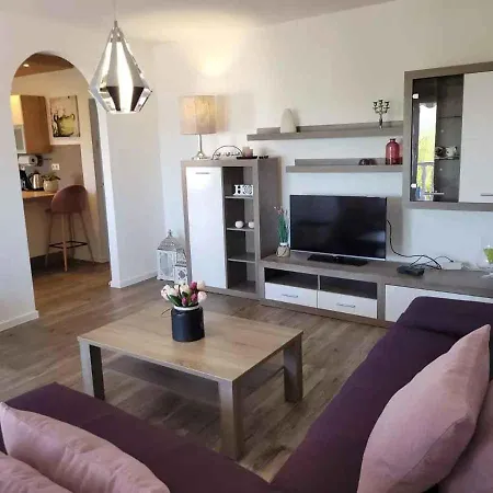 Apartman In 14108 *