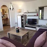 Apartman In 14108 *
