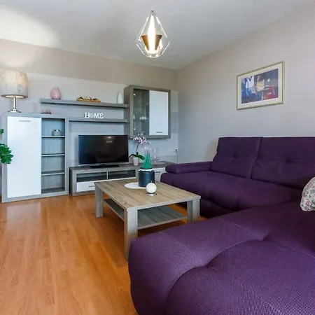 Apartment In 14108 *