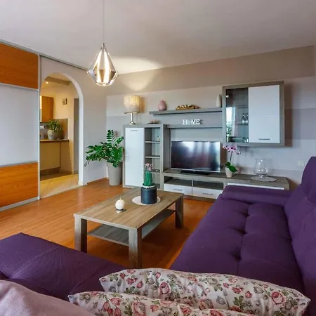 Apartment In 14108 *