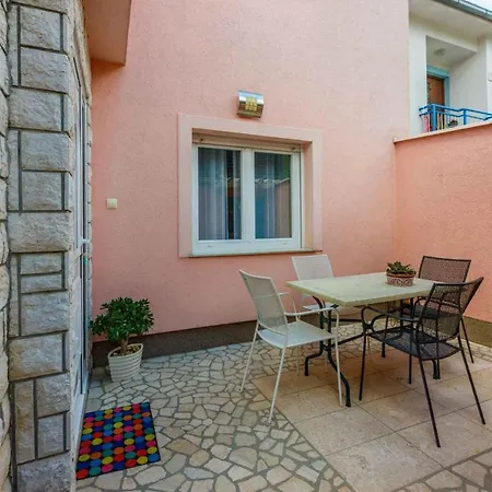 Apartment In 14108 Crikvenica