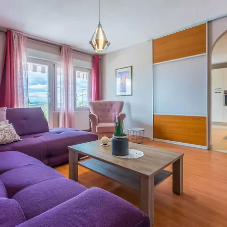 Apartment In 14108 *